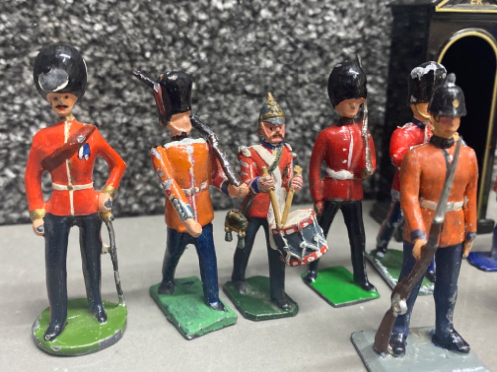 Total of 14 lead & metal soldiers/guards (including 5x Britains) also includes commemorative guard - Image 2 of 3