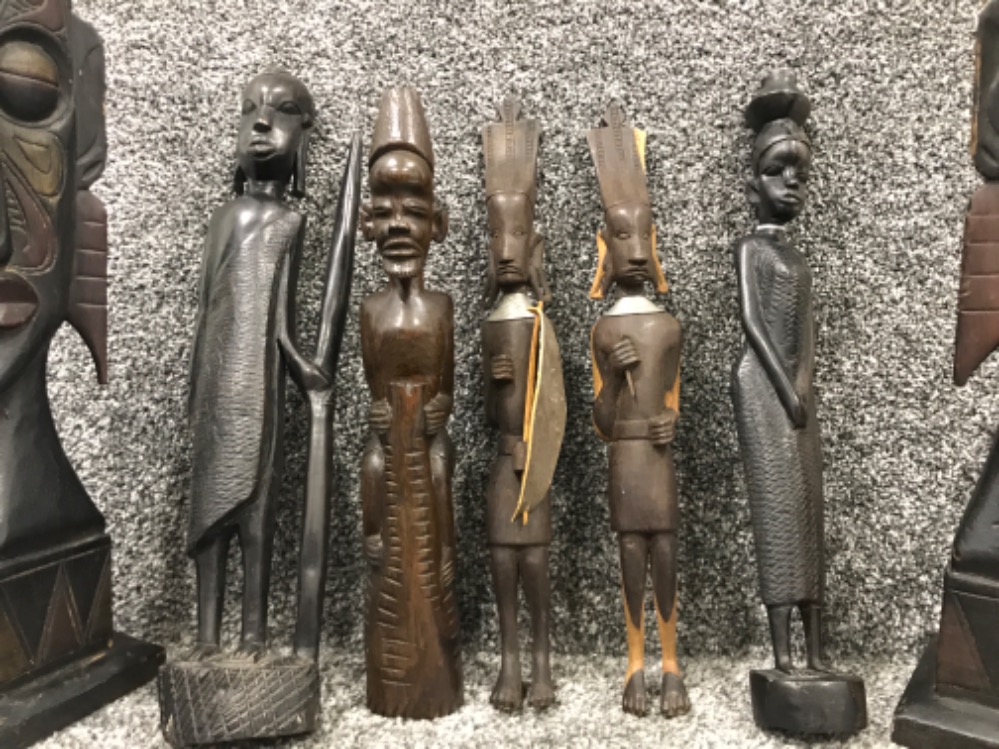 7 hand crafted wooden African figures - Bild 2 aus 2