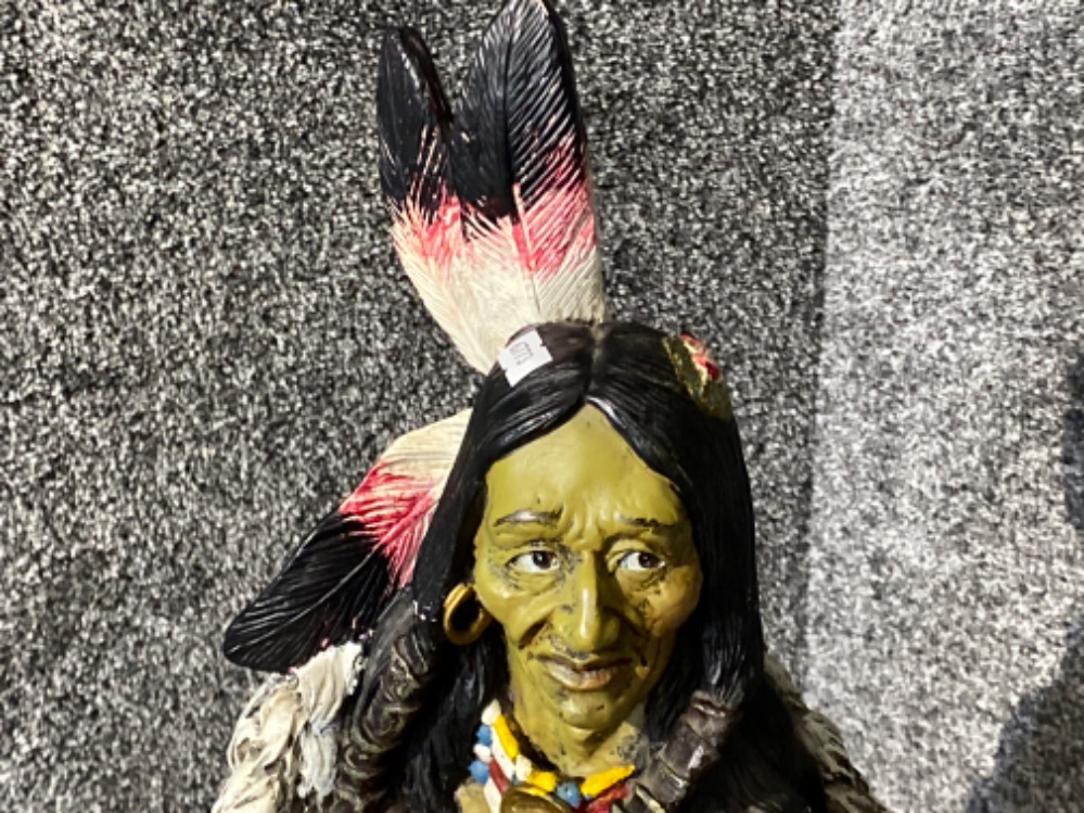 Large resin Native American “Indian chief” figured ornament - Height 86cm - Bild 2 aus 3