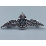 A silver RAF brooch, 2.8g