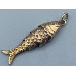 9ct yellow gold Koi carp fish pendant, 5.8g