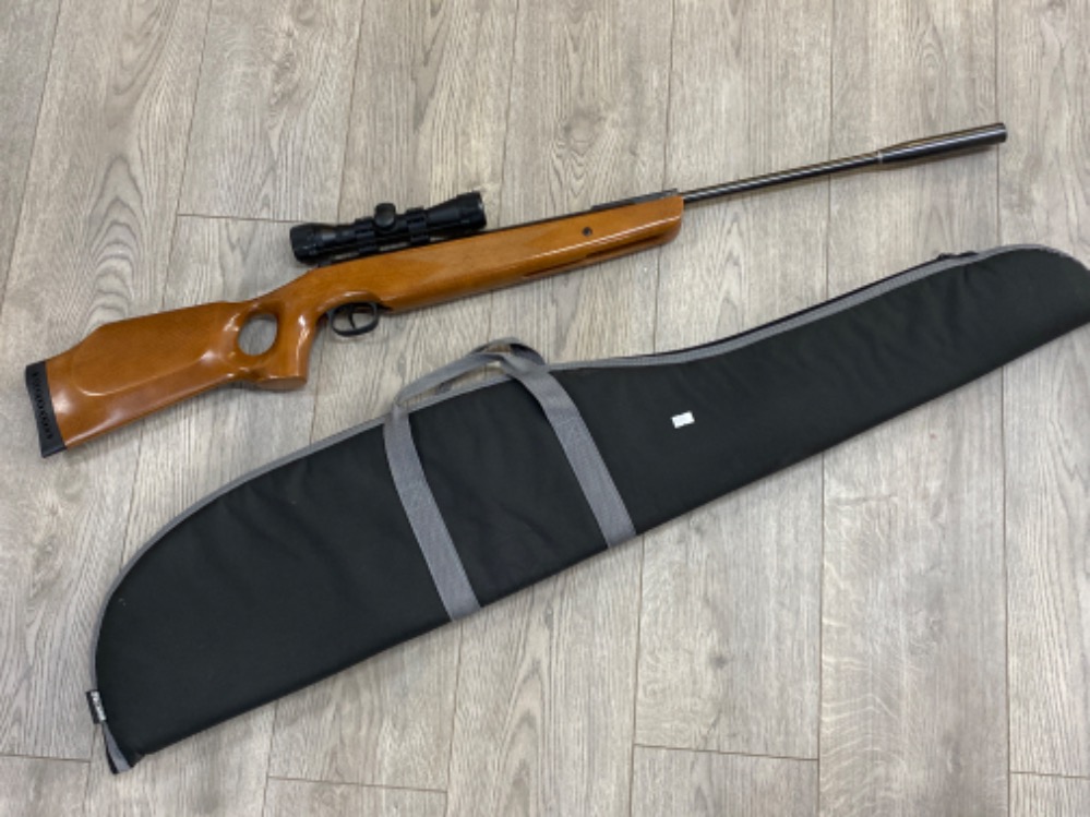 S.M.K sports-marketing TH20 air rifle (177 cal - 4.5mm) with scope & protective carry bag