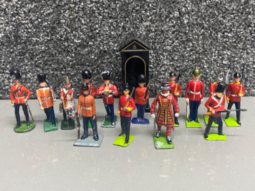 Total of 14 lead & metal soldiers/guards (including 5x Britains) also includes commemorative guard