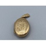 9ct gold oval locket, 2.4g