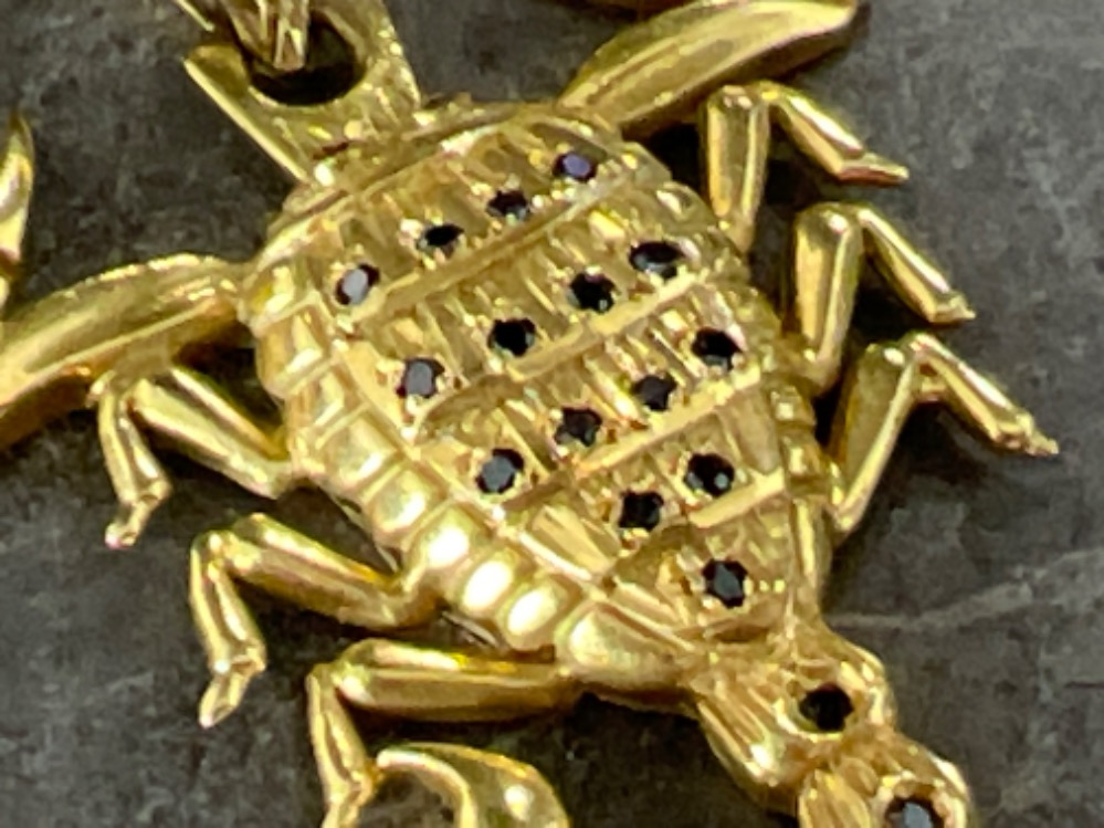 Large 18ct gold scorpion detailed with sapphires 14.2g - Image 2 of 3