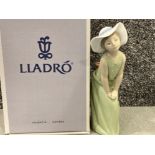 LLadro figurine 5009 Curious-girl With straw hat, with original box