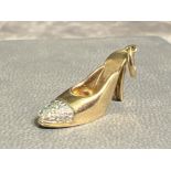 Ladies 9ct gold white stone shoe charm/pendant. 1.6g