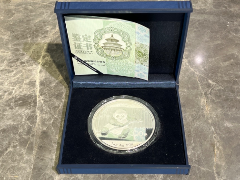 2014 Panda 1kilo solid silver coin with certificate and presentation case.