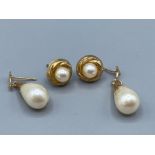 2 pairs of 9ct gold and pearl earrings 2.10g