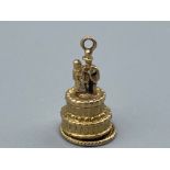 9ct gold wedding cake charm 2.9g