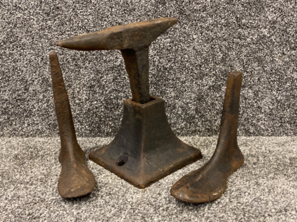 Vintage cast iron anvil & 2x shoe lasts