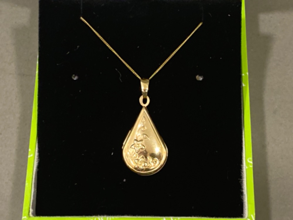 9ct gold rain drop shaped locket on 40cm long chain, 1.9g, boxed