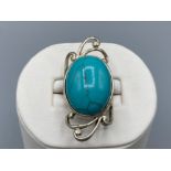 A silver ring with large turquoise cabachon 13g size M