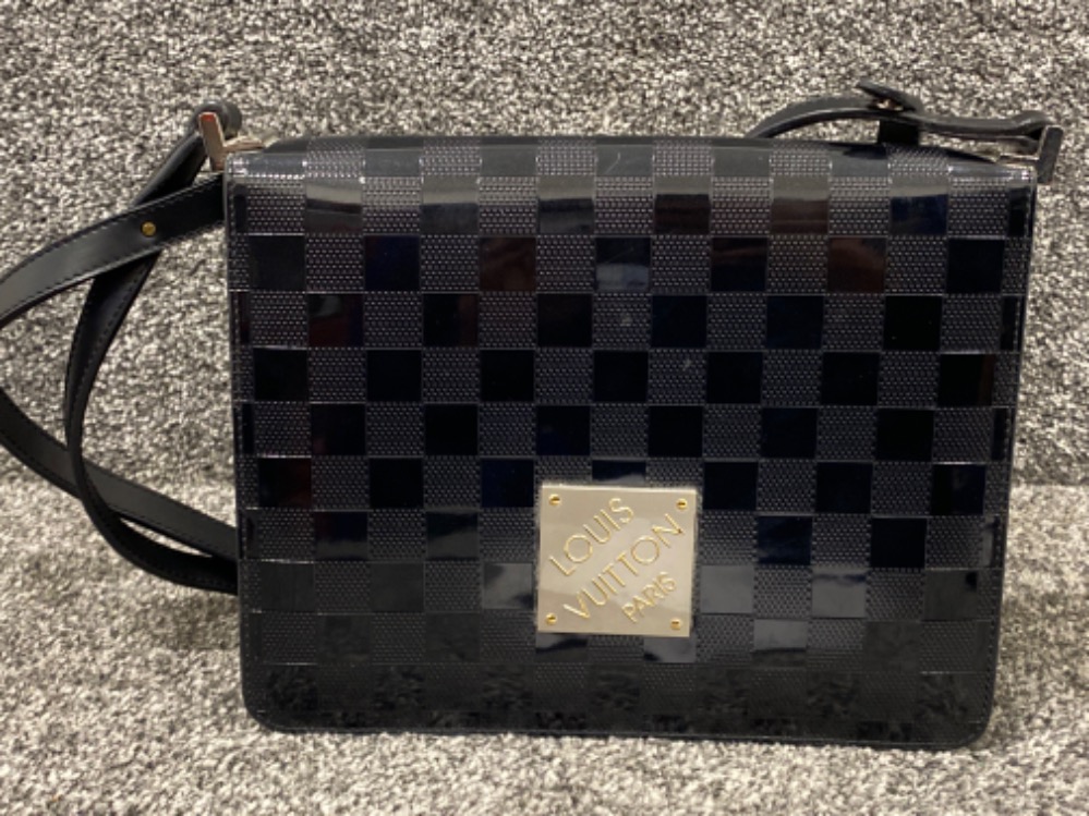Genuine lady’s Louis Vuitton “Paris” patent leather handbag, in good condition, in black