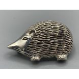 A silver hedgehog brooch 6g