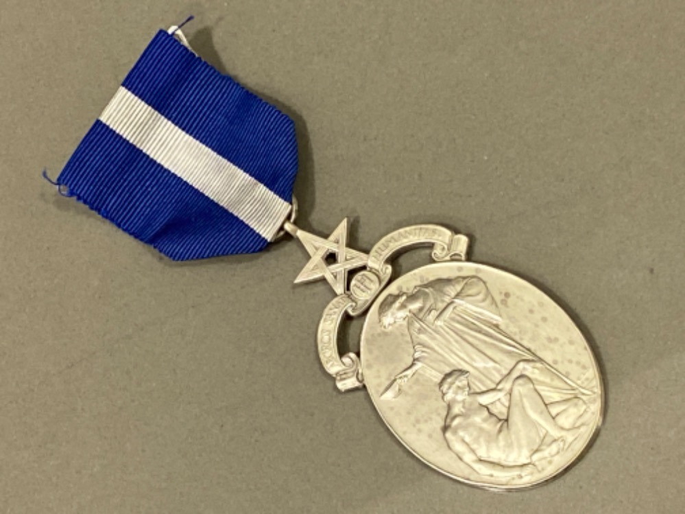 1930s Masonic hospital Freemasons medal “jewel of kindness” awarded to those who supported