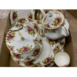 Box containing 21 pieces of Royal Albert old country roses includes teapot, cake stand & plates