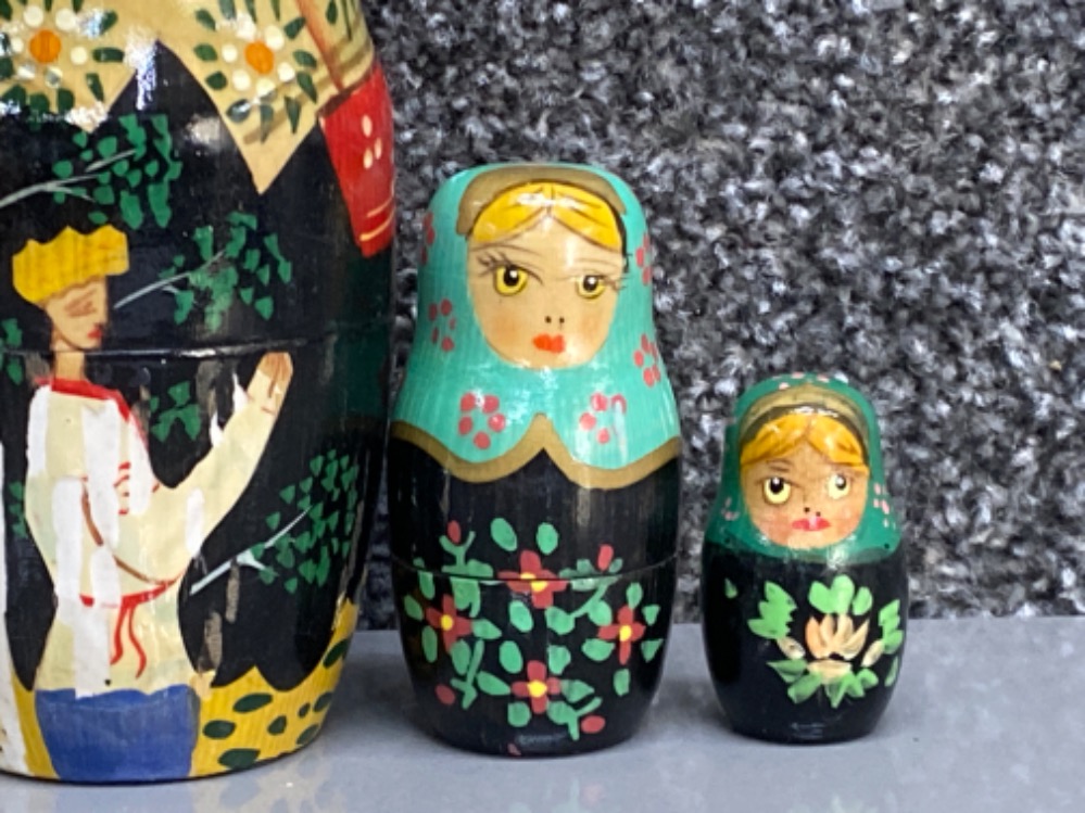 A vintage wooden five piece Russian Doll “Babushka” set - Bild 3 aus 3