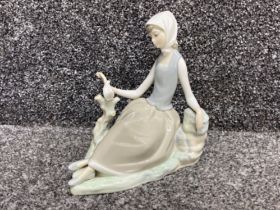 Lladro figure 4660 Shephrdess with dove
