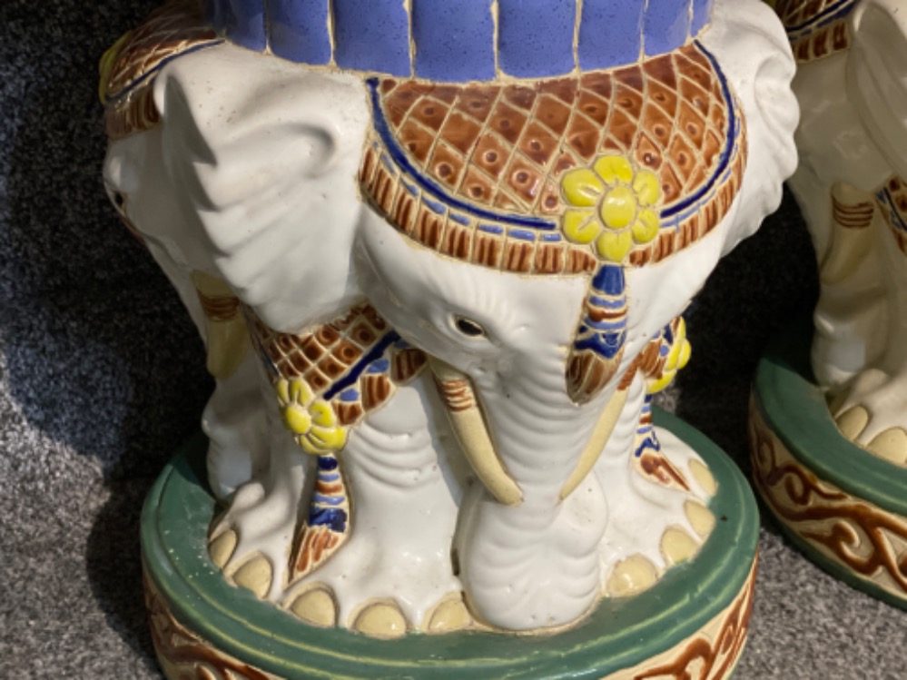 Pair of ceramic elephant based plant stands, Height 38cm - Bild 3 aus 3