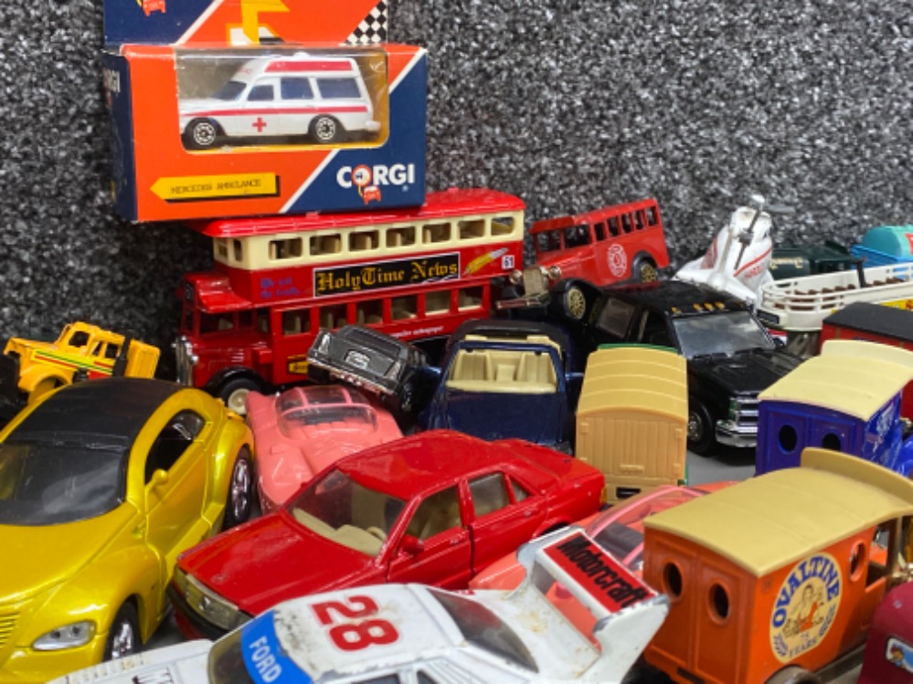 Box of die cast vehicles including Thunderbirds & Corgi Mercedes ambulance etc - Bild 3 aus 3