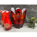 4x pieces of coloured glassware including Murano etc
