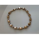 Ladies 9ct gold two tone fancy bracelet. 3.6g, - collection from the 27th August