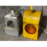 2 vintage lamps - Road light is electric