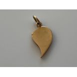 9ct gold half heart pendant. 2.8g, - collection from the 27th August