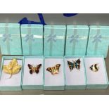 5x vintage brooches includes 3x enamel style butterfly’s & 1x tropical fish, also includes gilt leaf