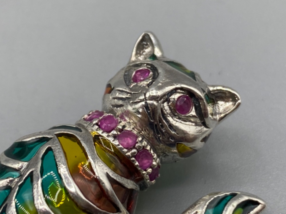 A silver and plique a jour cat brooch- pendant, 8.3g - Image 2 of 3