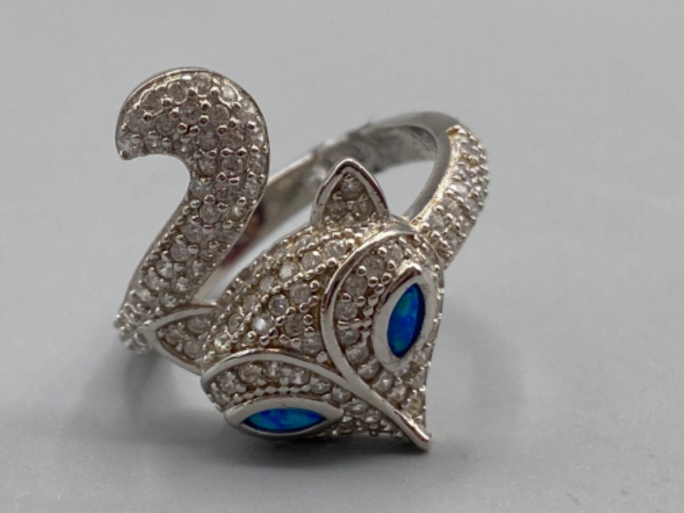 A silver and cz ring in the form of a fox with opal eyes, 5.2g size P - Image 3 of 3