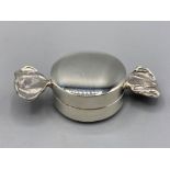 A silver sweetie style pill box, 11.2g