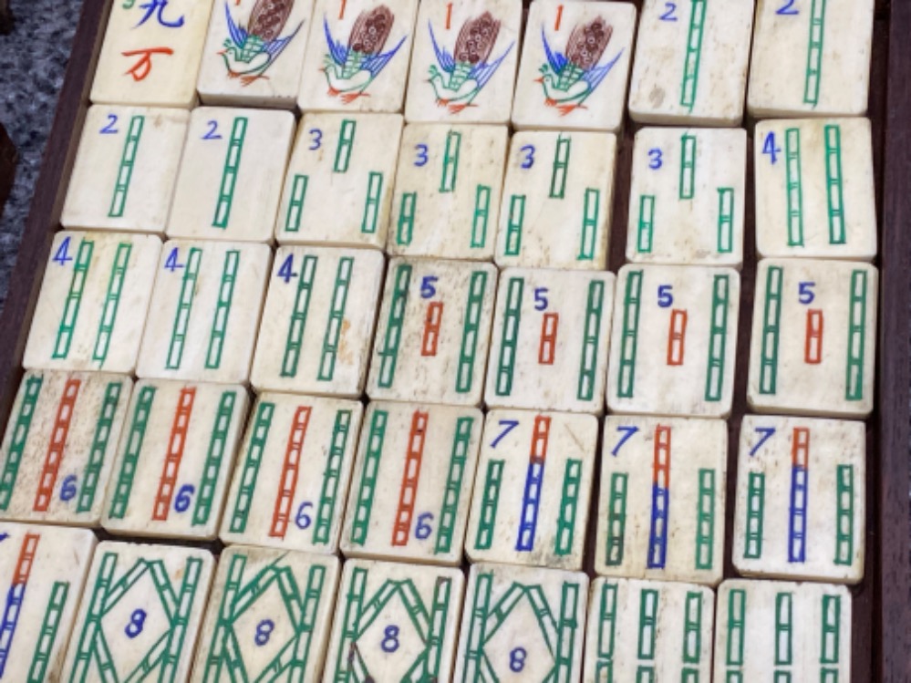 Antique mahogany cased Chinese Mahjong games set - complete - Bild 2 aus 3
