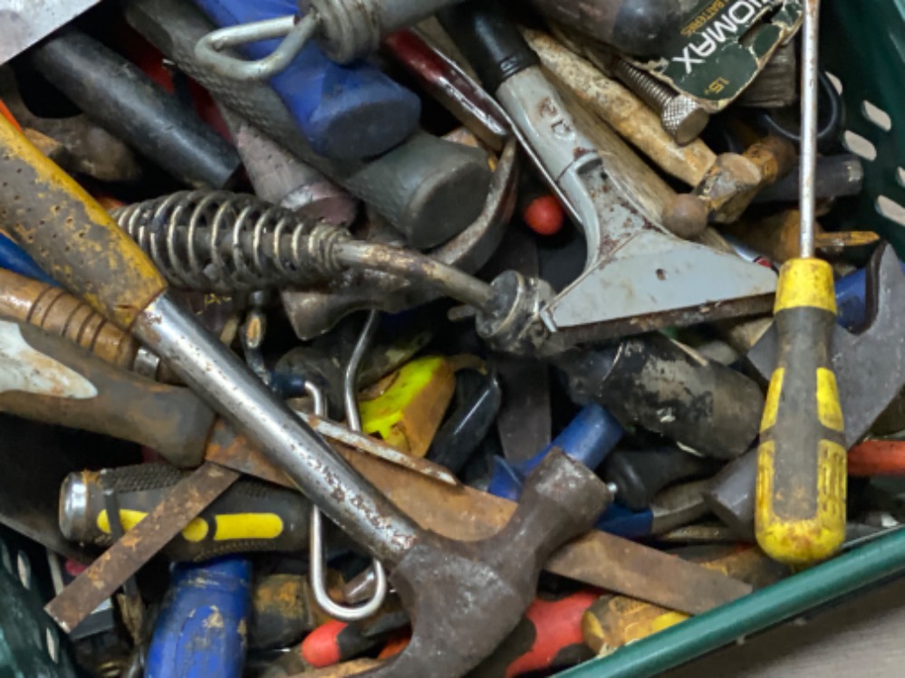 Large quantity of vintage hand tools including hammers, screwdrivers, chisels etc - Bild 2 aus 2