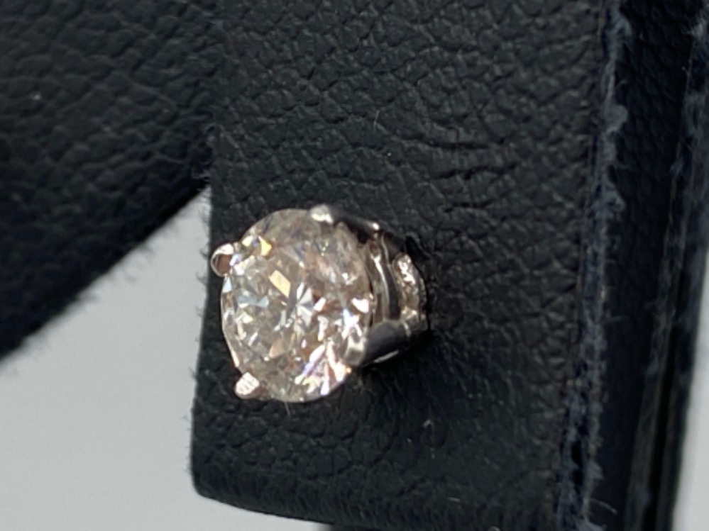 A pair of 14ct white gold diamond stud of 1.11 cts, 0.8g - Image 2 of 3