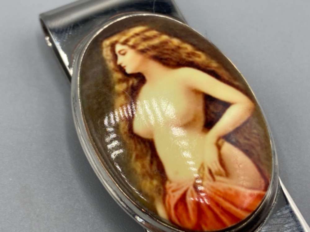 A silver document clip set with enamel nude pictorial image, 20.4g - Image 2 of 3