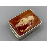 A silver pill box with nude enamel lidded panel, 20.1g