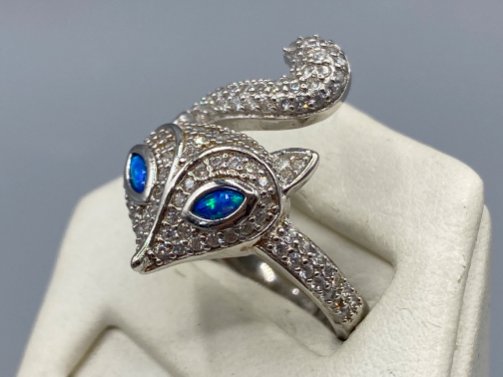 A silver and cz ring in the form of a fox with opal eyes, 5.2g size P - Image 2 of 3