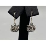 A pair of silver owl shaped earrings, 4.1g