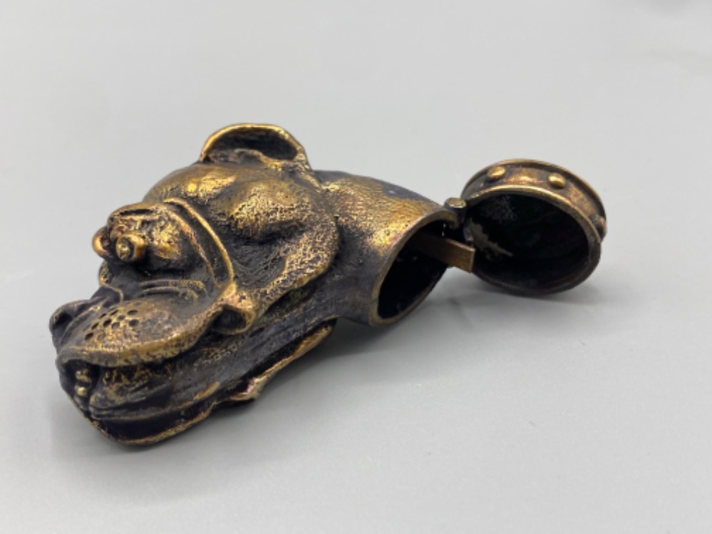 A brass vesta case in the form of a boxer dog - Bild 3 aus 3