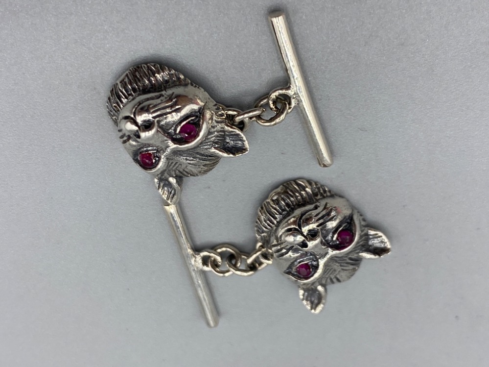 A pair of silver cat head cufflinks with ruby eyes, 5g - Image 3 of 3