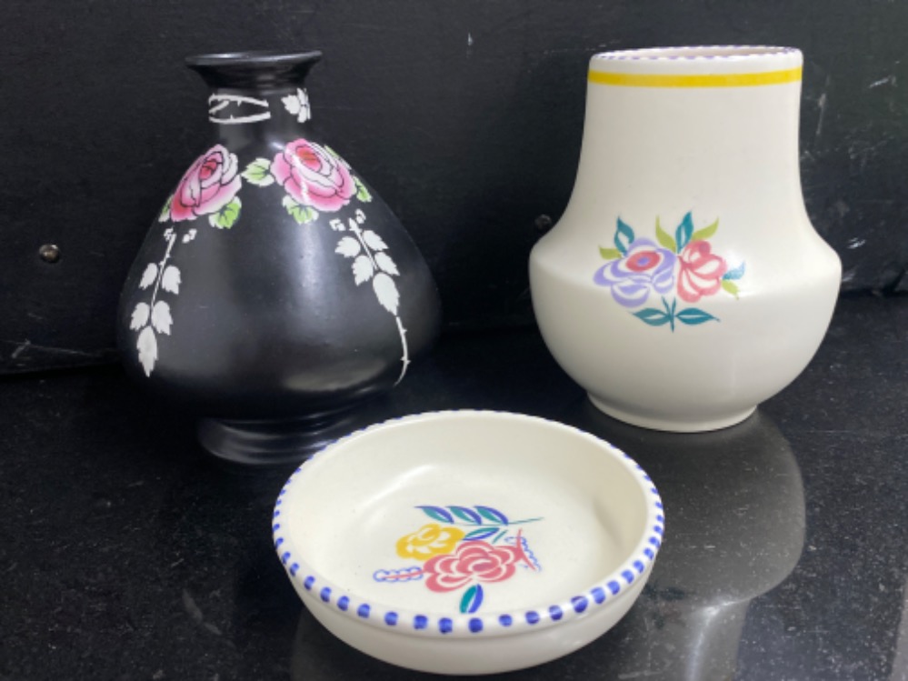 A vintage Bulbous ‘Shelly’ vase and a vintage poole vase with pin dish