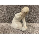 Lladro 4523 Little girl with slippers