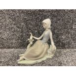 Lladro 4660 ‘Girl sitting with dove’ in good condition