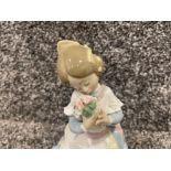 Lladro 5868 Loving Valenciana in good condition