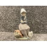 Lladro 1267 Duck seller girl in good condition