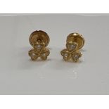 Ladies 18ct gold white stone stud earrings. 0.6g