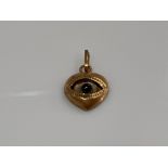 18ct gold eye heart pendant/charm. 0.6g