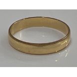 Gents 18ct gold wedding band ring. 3.1g size T1/2